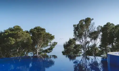 hotel infinity pool