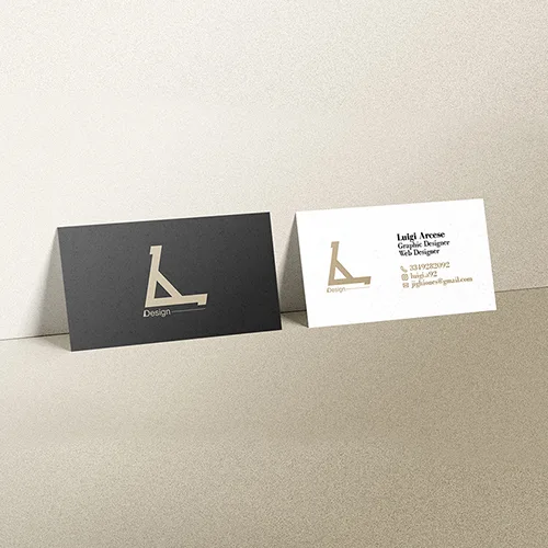 Biglietti da visita con il logo del designer Luigi Arcese.